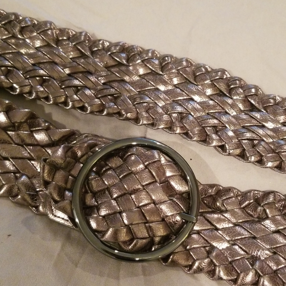 2/$10_ Gorgeous Metallic Belt - Picture 3 of 4